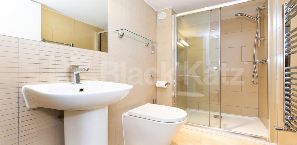 			MINS TO UCL, SOAS & LSE, 2 Bedroom, 1 bath, 1 reception Flat			 Byng Place, RUSSELL SQUARE